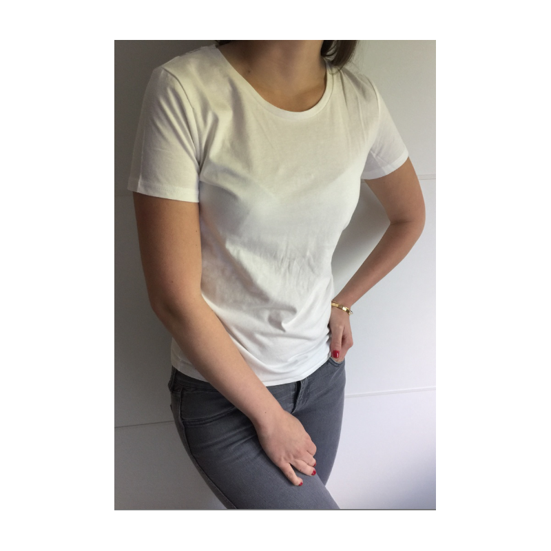  T SHIRT BLANC DENTELLE  DANS LE DOS