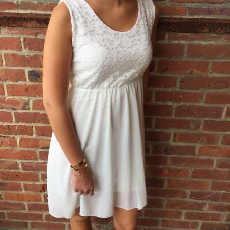 ROBE BLANCHE A DENTELLE