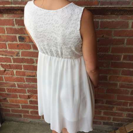 ROBE BLANCHE A DENTELLE